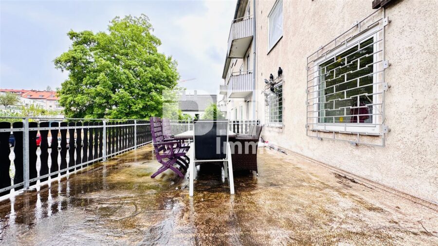 Modernisiertes Mehrfamilienhaus mit 8 Wohneinheiten und 2 Gewerbeflächen - Terrasse WE5